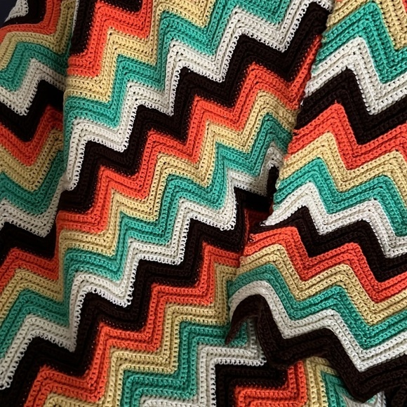 Vintage Chevron Throw - Picture 2 of 4
